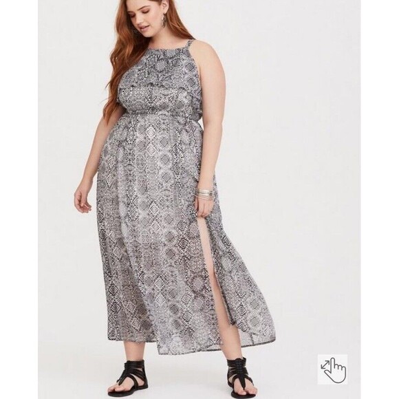 torrid Dresses & Skirts - ⭐️ Torrid Dress Sleeveless 2X Plus Size Black White Ikat Print Lightweight Beach